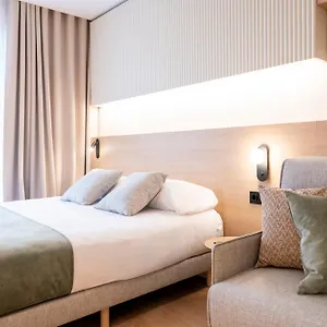Atenea Calabria Aparthotel Barcellona